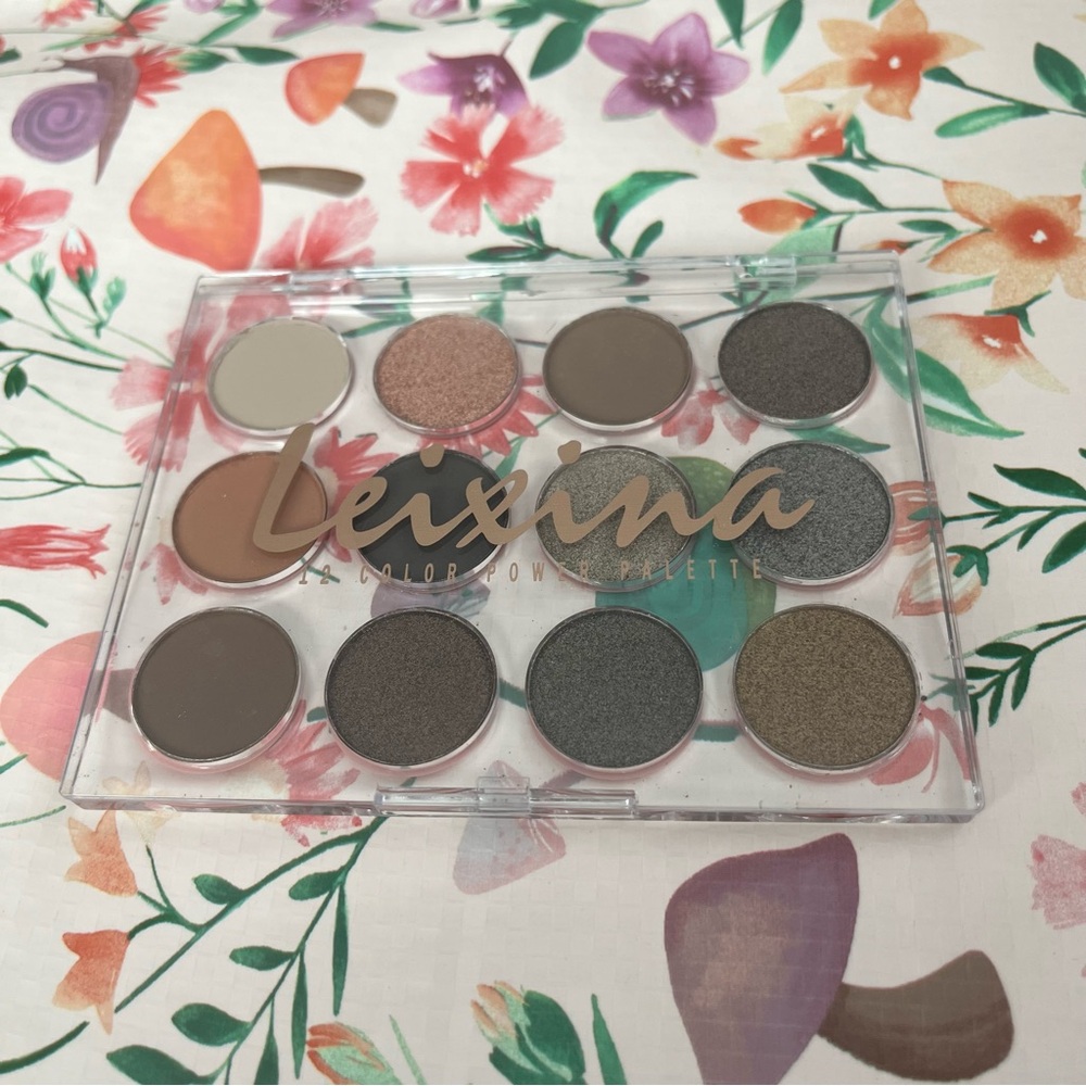 Thin Clear 12 Color Eyeshadow Palette